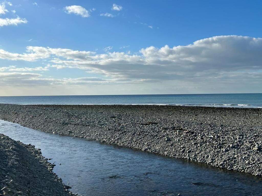 Cuddfan Holiday home Llanrhystyd