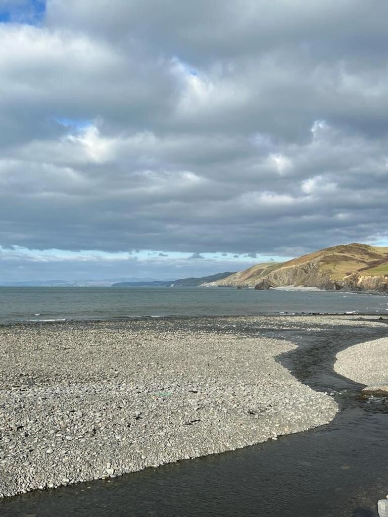 Cuddfan Holiday home Llanrhystyd